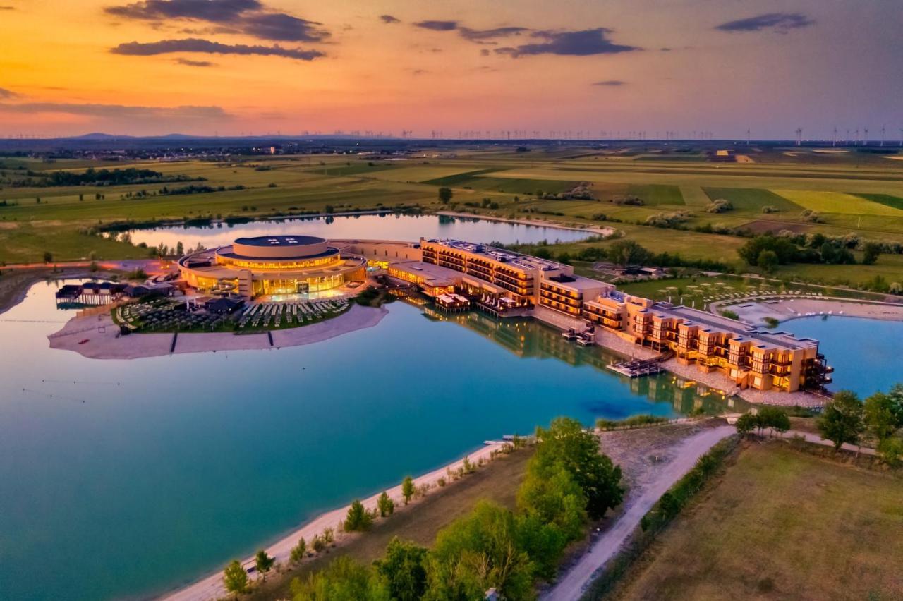 St. Martins Therme & Lodge Frauenkirchen Exterior photo